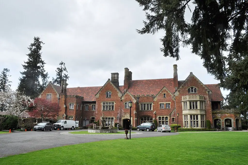 An image of Thornewood Castle in Lakewood, a tudor house.
